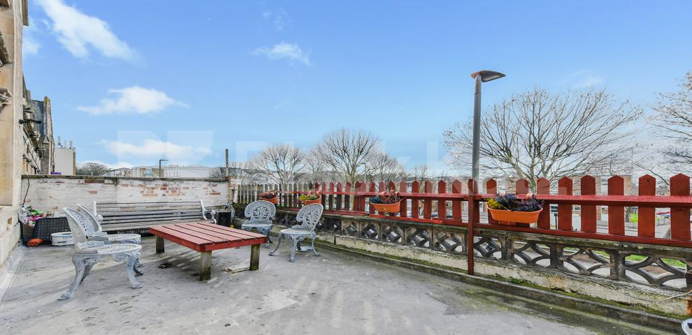 			UNDER OFFER , 3 Bedroom, 1 bath, 1 reception Maisonette			 Queenstown Road, Battersea Park